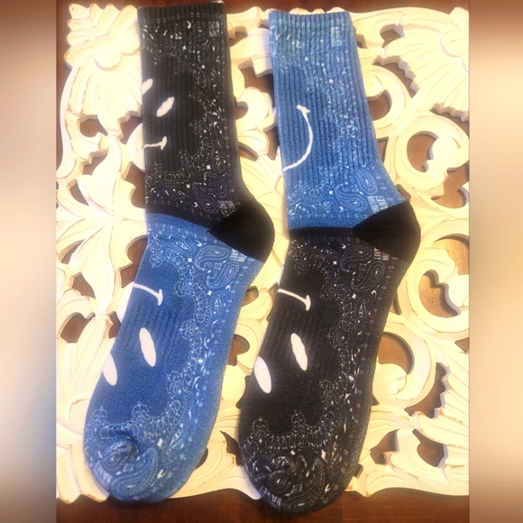 Urban Outfitters ChinaTown Market Smiley Socks - Picture 1 of 8